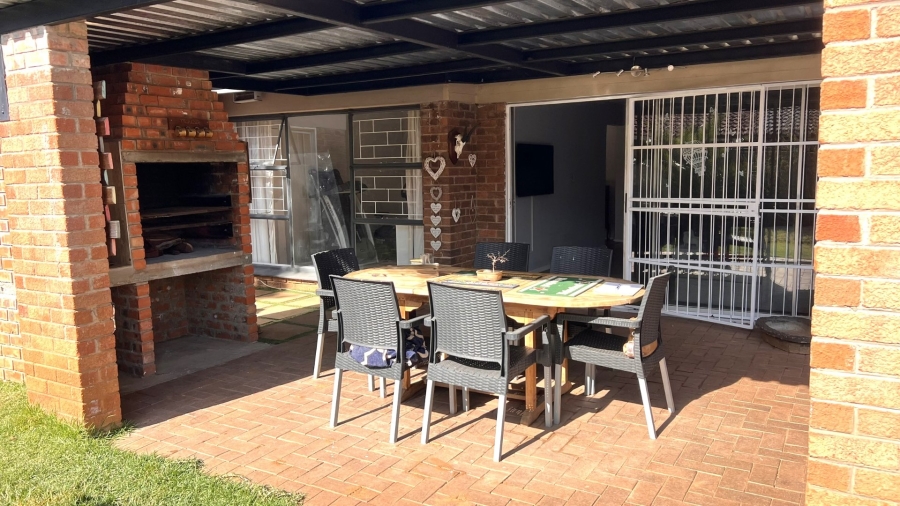 3 Bedroom Property for Sale in Langenhovenpark Free State